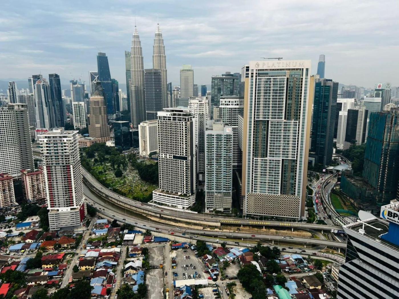 The Luxe Suites Klcc By Cozy Stay 쿠알라룸푸르 외부 사진