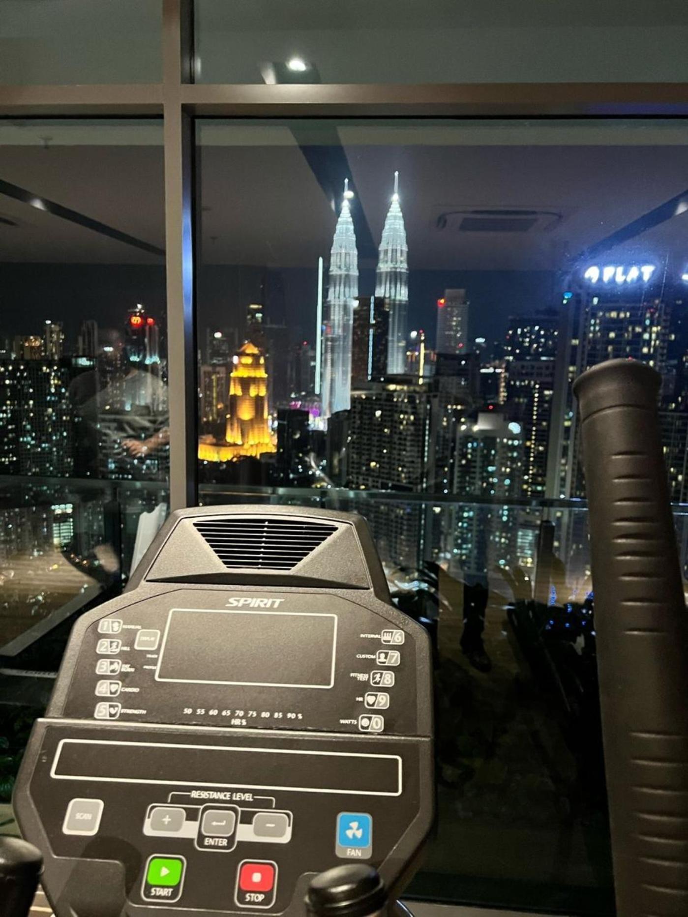 The Luxe Suites Klcc By Cozy Stay 쿠알라룸푸르 외부 사진